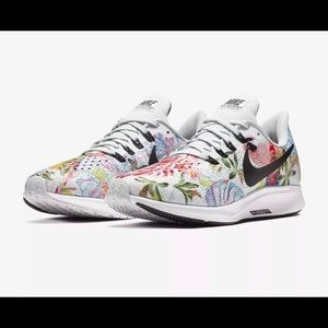 Nike odyssey react floral tennis shoe 6.5